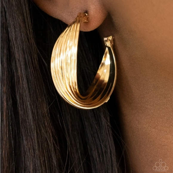 Curves In All The Right Places Earrings
